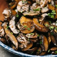 Closeup,Of,Mouth,Watering,Sautéed,Cremini,Mushrooms